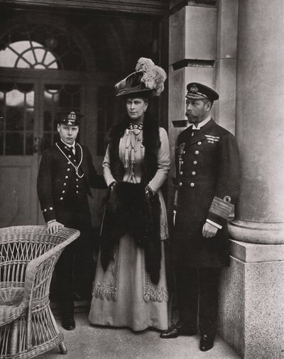 1910年5月，乔治国王和玛丽皇后及其儿子爱德华王子。 作者 不明