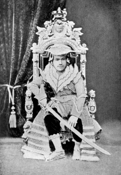 身穿正装的缅甸国王Thibaw，C1900，C1920 作者 不明