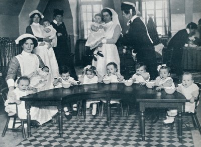 金斯威音乐厅托儿所（Kingsway Hall Creche），供有战争之父的孩子和正在工作的母亲，1914年 作者 不明