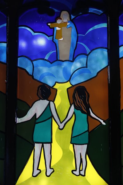 Kon Tum Cathedral. Stained glass window. Adam and Eve, expulsion from Paradise. Kon Tum. Vietnam 作者 不明