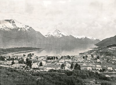 瓦卡蒂普湖和山脉，新西兰皇后镇，1895年。 作者 不明
