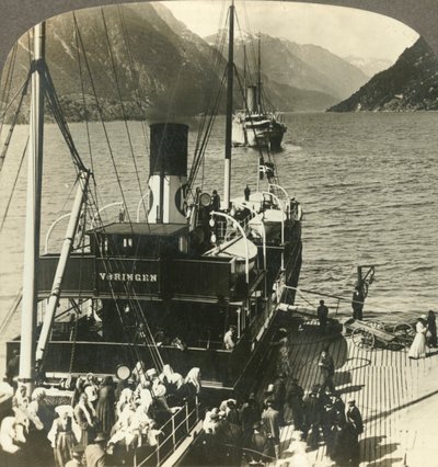 约1905年，离开奥德（Odde）到风景如画的山壁索尔峡湾（Sorfjord）游览。 作者 不明