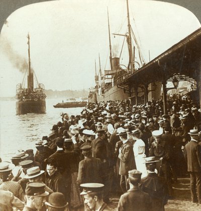 离开老家和朋友-美国，克里斯蒂安尼亚，挪威的挥舞着的移民，c1905。 作者 不明