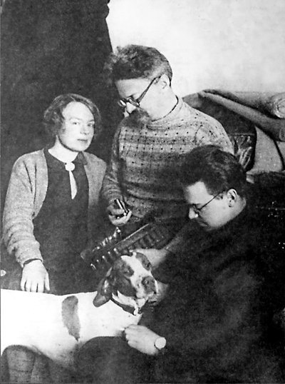 列昂·托洛茨基及其家人，苏联阿拉木图，1928年 作者 不明