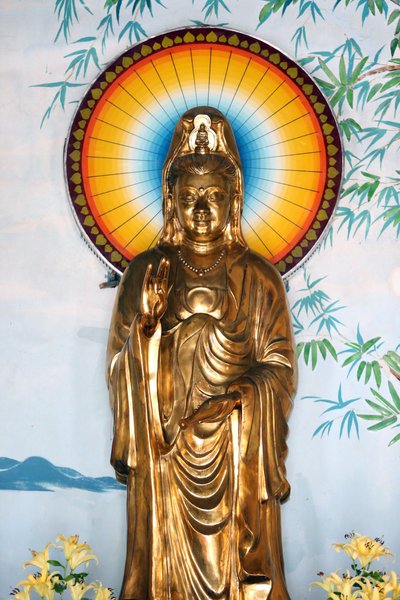 Linh Ung buddhist pagoda. Quan Am bodhisattva of compassion or goddess of Mercy. Gesture of protection (Abhay). Danang. Vietnam 作者 不明