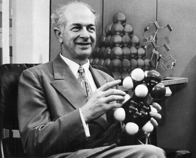 美国化学家莱纳斯·鲍林（Linus Pauling），c1954 作者 不明
