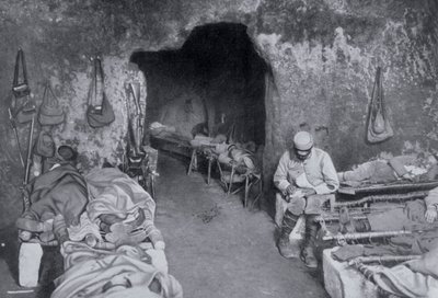 第一次世界大战，1915年，在法国洞穴中居住 作者 不明