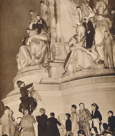 伦敦看台，1937年 作者 不明