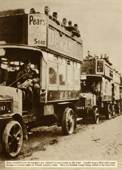1914年第一次世界大战，1935年，伦敦公共汽车将苏格兰军队带到了前线。 作者 不明