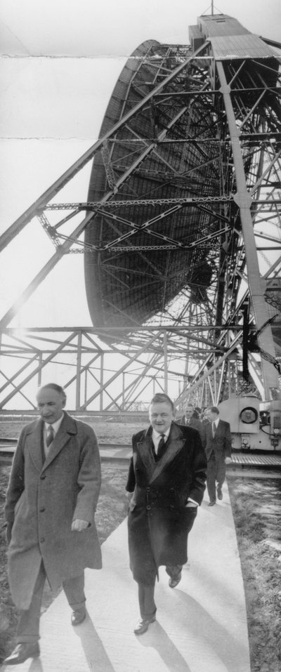 Lord Hailsham and Professor Alfred Lovell at Jodrell Bank, Cheshire, March 1960 作者 不明