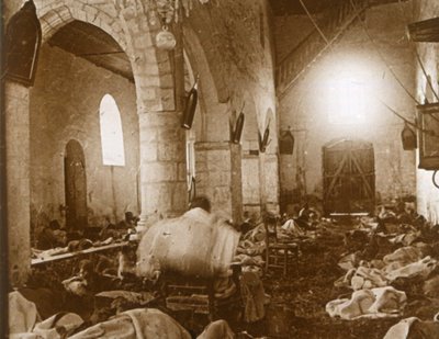 1914年法国北部马恩省一座教堂的临时医院 作者 不明