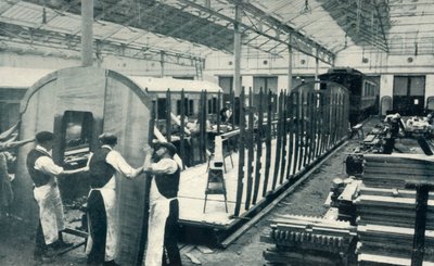 制作铁路车厢，1922年。 作者 不明