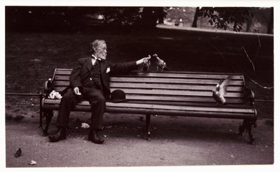 Man on a park bench, c 1920 A snapshot photograph of a man sitting on a park bench, feeding pigeons, taken by an unknown photographer in about 1920 作者 不明