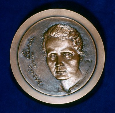 纪念波兰出生的法国物理学家Marie Sklodowska Curie的勋章，1967年 作者 不明