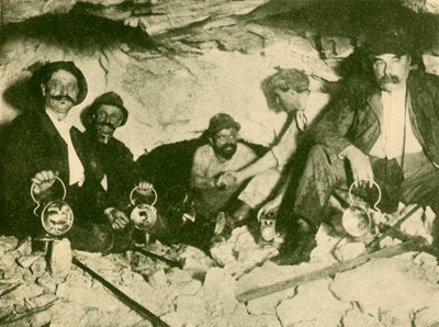 1930年，在Lotchberg隧道的最终穿刺过程中，两个无聊的会议召开。 作者 不明