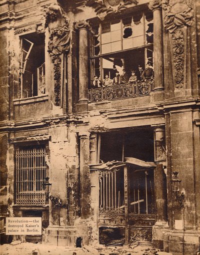 1918年12月，1918年，193年，市政宫阳台上的人民海军陆战队成员 作者 不明