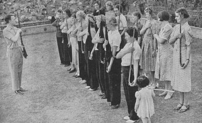 参加第二次世界大战的步枪训练中的女性志愿国防军成员，1940年 作者 不明