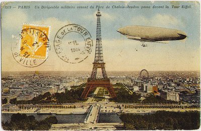 1908年，来自Chalais-Meudon公园的军事飞艇在埃菲尔铁塔附近飞行 作者 不明