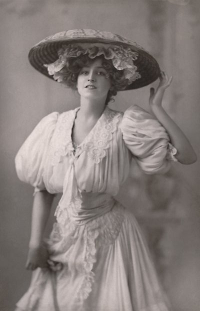 加布里埃尔·雷小姐（Gabrielle Ray），1883-1973年，c1930。 作者 不明