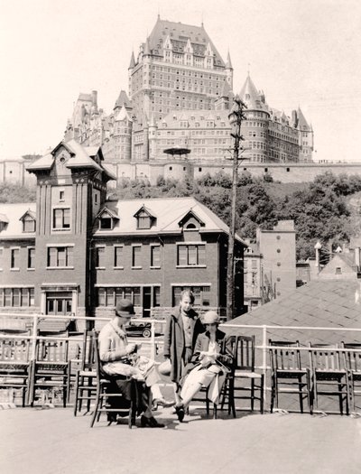 1926年，魁北克码头莱尔多奥尔良汽船甲板上的辛普森小姐和珍妮小姐 作者 不明