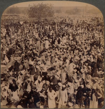 穆罕默德人在斋玛清真寺外的斋戒日，朝南，印度德里，1903年 作者 不明