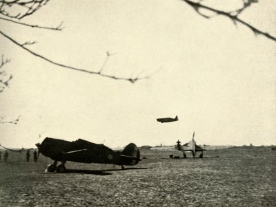 1939年至1940年（1941年），在法国法西斯·柯蒂斯·霍克和飓风的瓦辛库尔机场的Morane 406。 作者 不明
