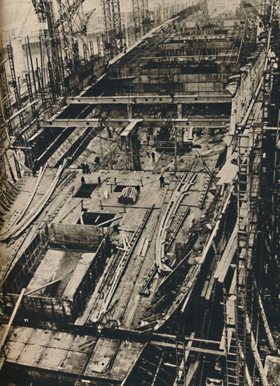 超过1,000英尺长。 1936年至1934年建造初期的玛丽皇后号贝壳 作者 不明