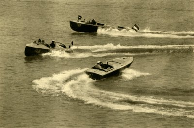奥地利克恩顿州沃特湖（Wörthersee）汽艇比赛，摄于1935年。 作者 不明