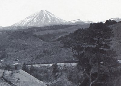 19世纪末至20世纪初的Ngauruhoe山。 作者 不明