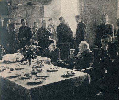 丘吉尔先生与皇家空军-615战斗机中队，1940年代，1945年。 作者 不明