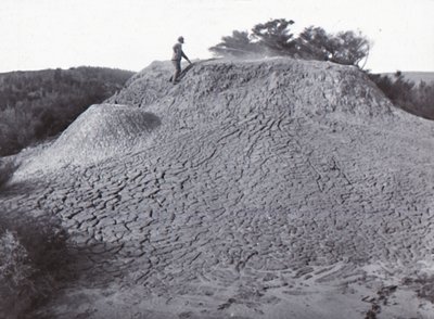 怀塔普火山泥火山，19世纪末-20世纪初。 作者 不明
