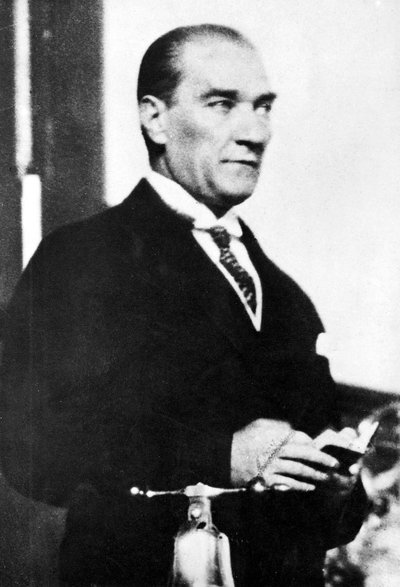 查看Mustafa Kemal的完整档案 作者 不明