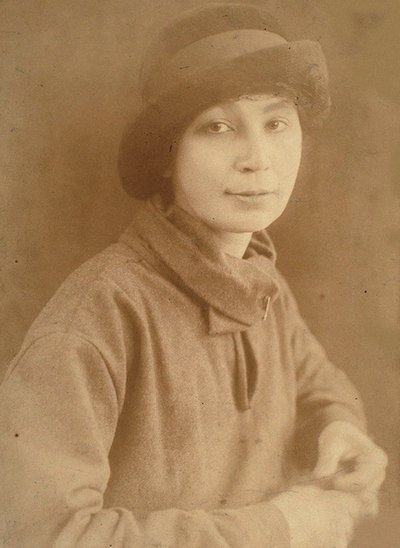 娜塔莉亚-谢尔盖耶夫娜-冈察洛娃1881-1962年在巴黎，1917年。 作者 不明