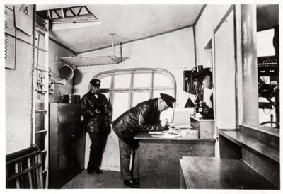 Zeppelin LZ 127 Graf Zeppelin导航室，1933年 作者 不明