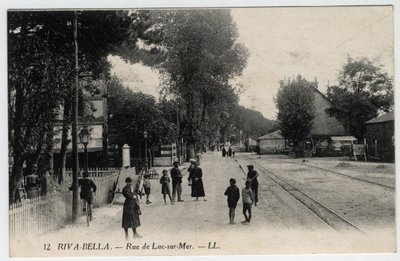 诺曼底, Calvados (14), Ouistreham: Riva Bella (Riva-Bella)的Luc sur Mer街道景观 - 明信片 19世纪末-20世纪初 作者 不明
