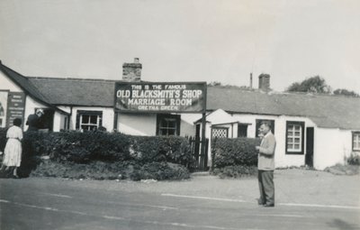 1940年代，苏格兰格雷特纳·格林（Gretna Green）的老铁匠铺和婚姻室 作者 不明