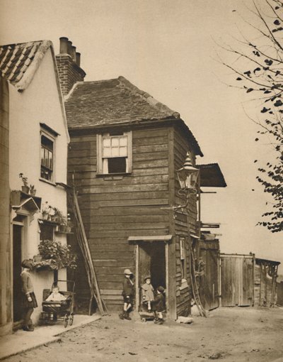 海格特的老房子从门口的村民们观看教练通行证，摄于1935年。 作者 不明