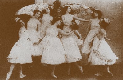 奥尔加·普雷奥布拉金斯卡亚（Olga Preobrajenskaya）饰演奥黛特（Odette）与芭蕾舞天鹅湖中的天鹅 作者 Unbekannt