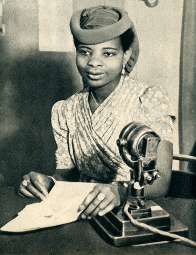 尼日利亚Abeokuta的Alake的女儿Omoba Adenrele Ademola称1942年为西非。 作者 不明