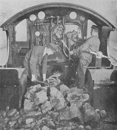 1926年在Great Western Express Engine的踏板上 作者 不明