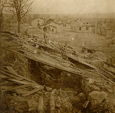 法国北部凡尔登塔万尼斯堡的露天宿舍，c1914-c1918 作者 不明