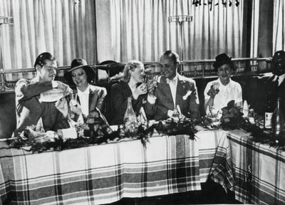 1941年9月，巴黎著名的法国歌手开设了一家餐厅 作者 不明
