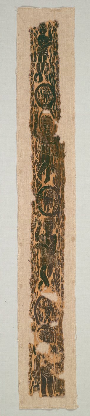 外衣上的装饰肩带，600-650年。 作者 不明