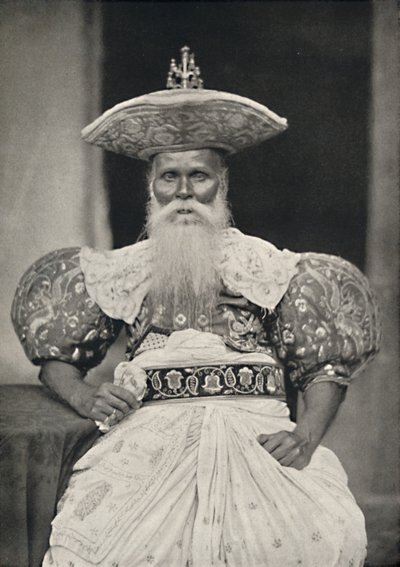 康提地方议会，身着僧伽罗人的旧装，1926年 作者 不明