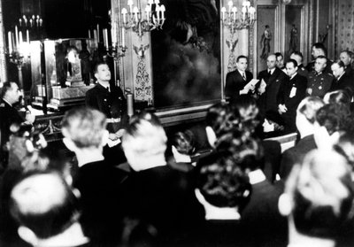 德国驻法国大使奥托·阿贝兹（Otto Abetz）在1940年12月15日于巴黎举行的新闻发布会上 作者 不明