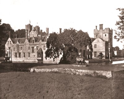 诺福克郡Oxburgh Hall，1894年。 作者 不明