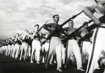 苏联共产党青年游行，1930年代 作者 不明