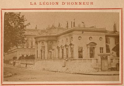 巴黎公社（1871 年）：1871 年 5 月发生火灾后，巴黎荣誉军团宫或萨尔姆酒店的景色。Pierre Pepetit 的照片。 打印在纸板上，昏暗。 9x5,4 厘米 作者 不明