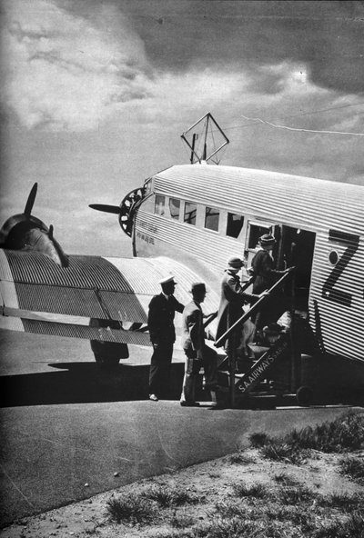 登上南非航空的容克斯客机之一的乘客，c1936 c1937 作者 不明