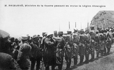 保罗·潘恩列夫（PaulPainlevé）回顾法国外籍军团部队，摩洛哥，摄于1926年 作者 不明
